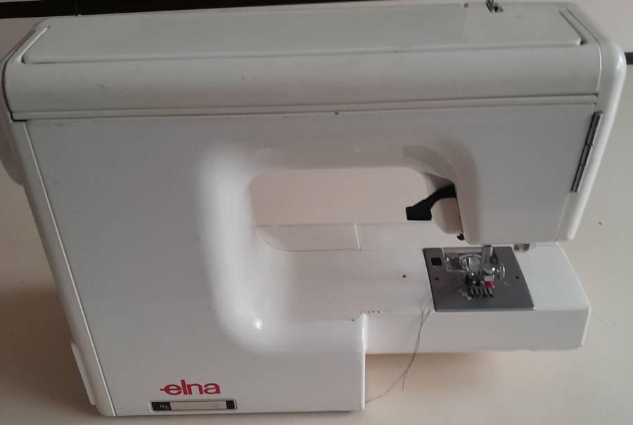 Elna Junior Club Sewing Machine - Ideal for beginner or basic sewing or tailoring.