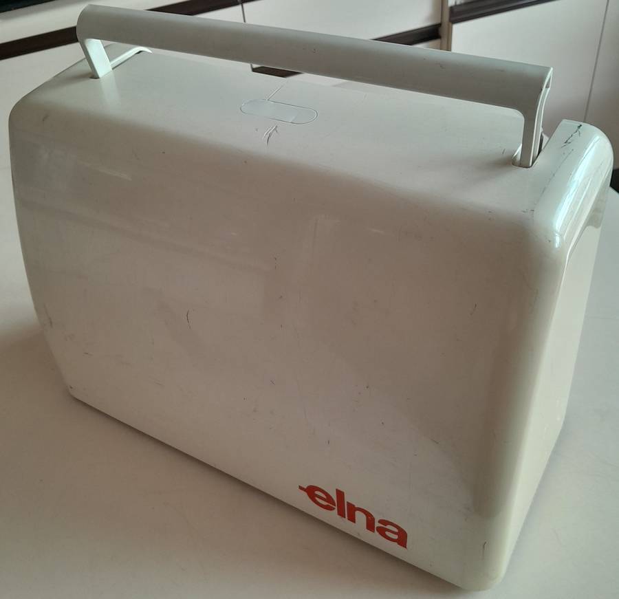 Elna Junior Club Sewing Machine - Ideal for beginner or basic sewing or tailoring.