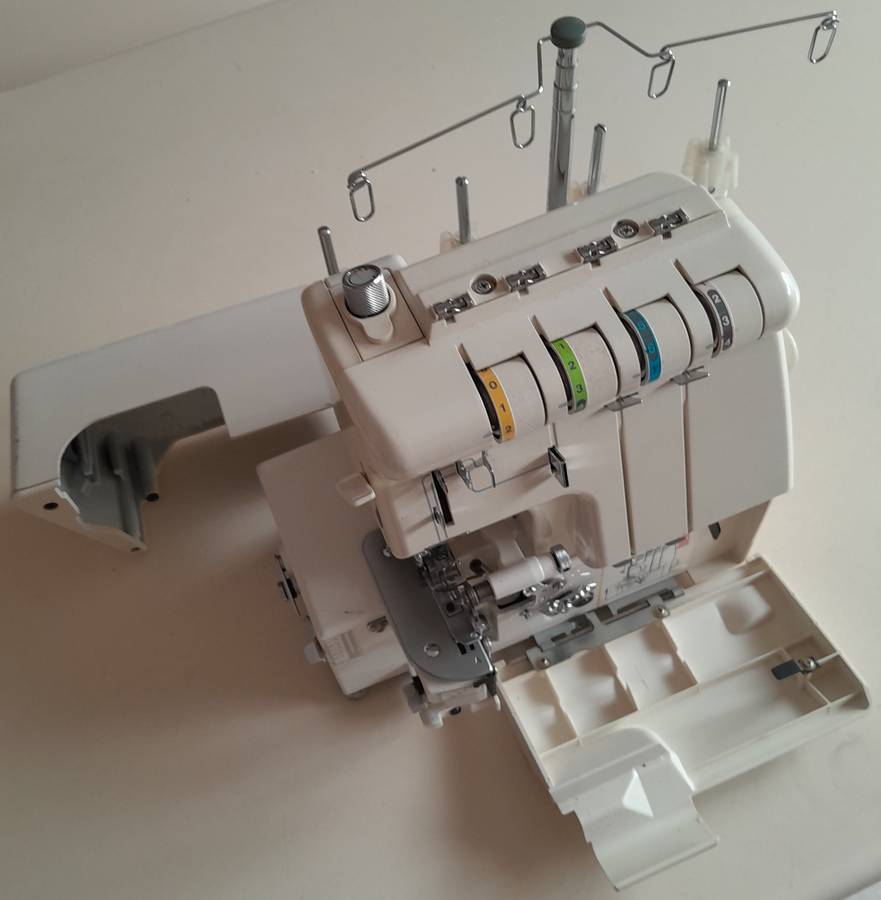 Toyota Differential Overlocker 3404D - Ideal for sewing enthusiasts and professionals