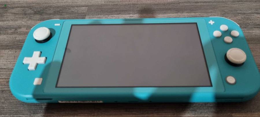 Nintendo Switch Lite + 3 Games + 128GB SD card