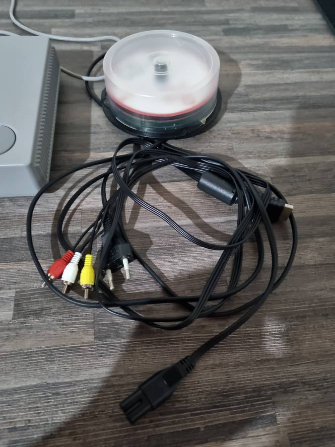 Original Playstation 1 - chipped with memory card and one working controller