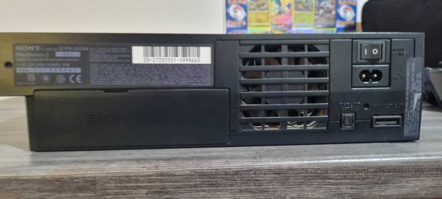 Playstation 2 PHAT Console + 2 x Controllers + 2 x Memory Cards + Original PS2 Carry bag