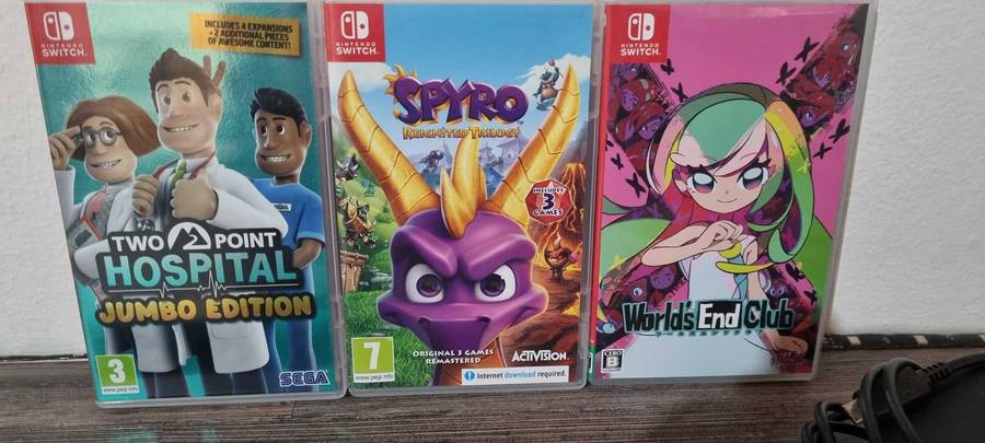 Nintendo Switch Lite + 3 Games + 128GB SD card