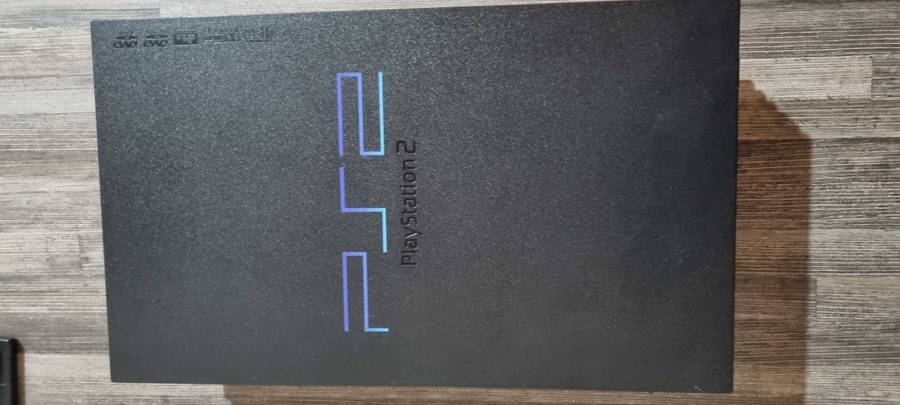 Playstation 2 PHAT Console + 2 x Controllers + 2 x Memory Cards + Original PS2 Carry bag