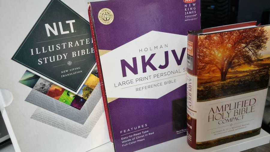 NLT Illustrated Study Bible & Bible Combo