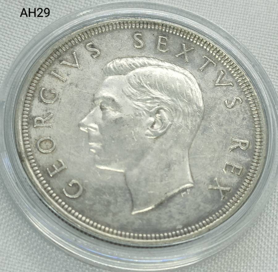 1951 Union of SA crown - 5 shillings - .500 silver - in capsule
