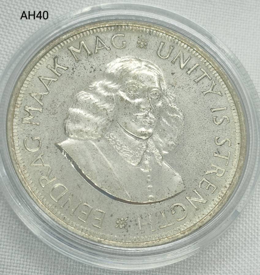 1964 Republic of SA crown - 50c - .500 silver - in capsule