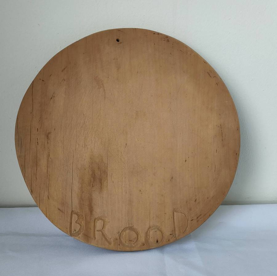 Primitive antique bread cutting board - 280 mm diameter - hand carving