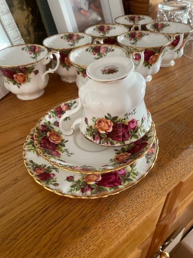 Vintage Royal Albert Old Country Roses Tea Set 23 Piece