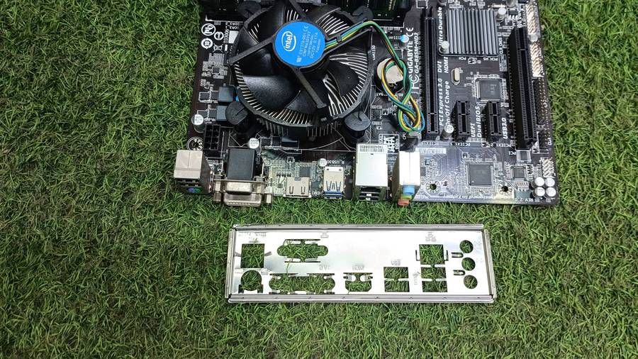 Gigabyte GA-B85M-HD3 Motherboard Combo  Intel i7 4790 | 16GB RAM | Cooler | Backplate