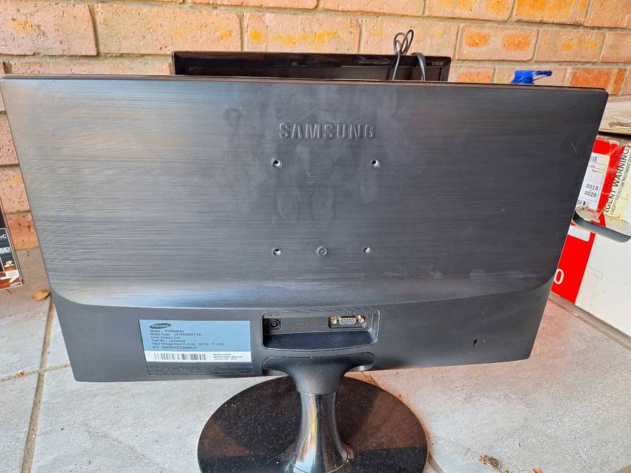 Samsung S19D300NY Monitor x2