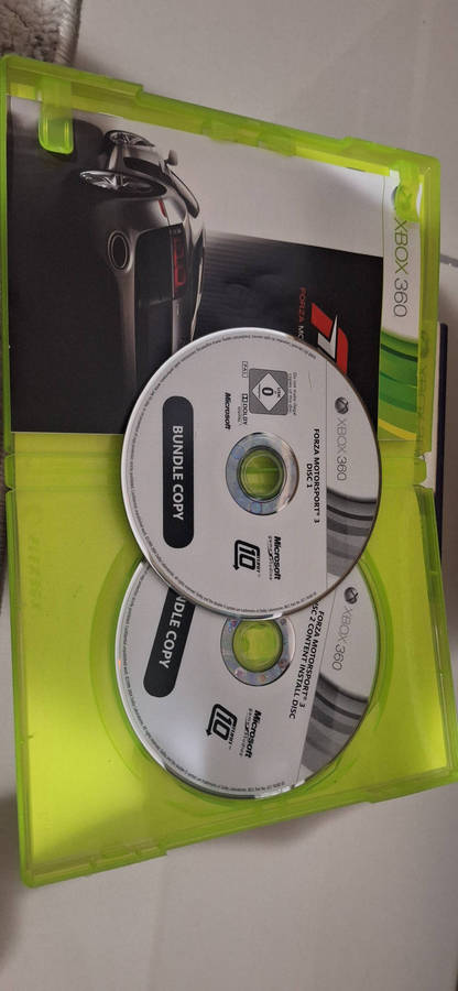 Xbox 360 S Bundle  Console + 2 Controllers + Kinect + 14 Games