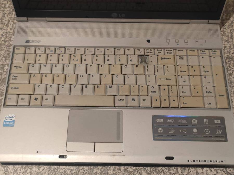 LG E500 Intel Celeron 15.6" Display 1GB Ram 320GB HDD Windows 10