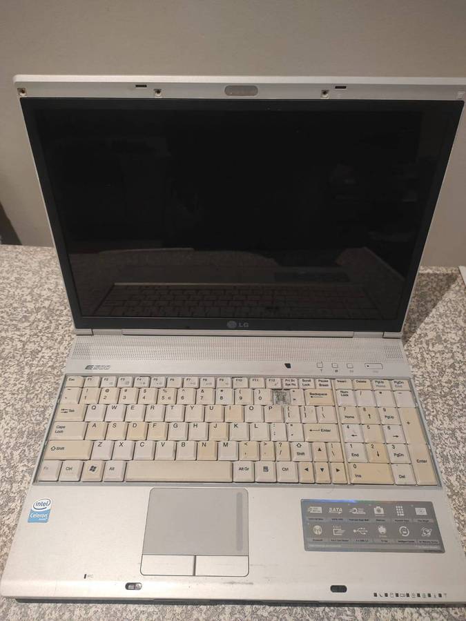 LG E500 Intel Celeron 15.6" Display 1GB Ram 320GB HDD Windows 10