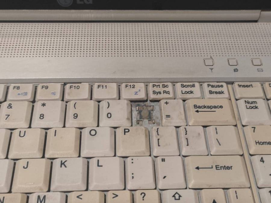 LG E500 Intel Celeron 15.6" Display 1GB Ram 320GB HDD Windows 10