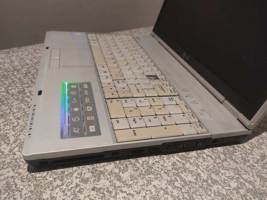 LG E500 Intel Celeron 15.6" Display 1GB Ram 320GB HDD Windows 10