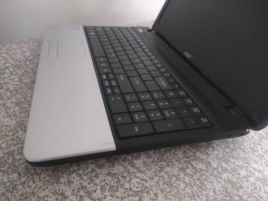 Acer Travelmate P253 Intel Core i3 Processor 15.6" Display 4GB RAM 500GB HDD WINDOWS 10