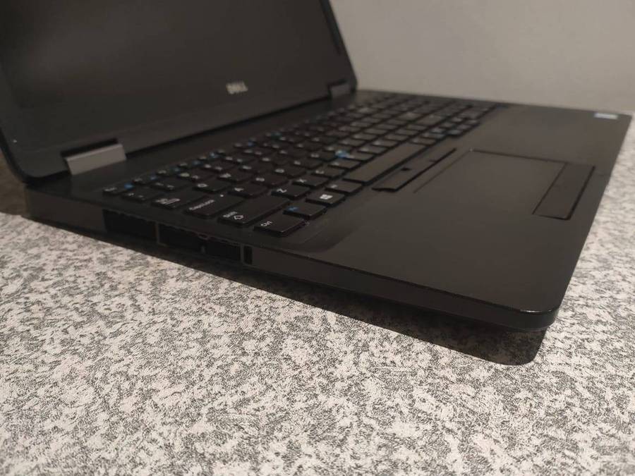 Dell Latitude 5570 Intel Core i7 CPU 8GB DDR4 RAM 256GB M.2 SSD Radeon 2GB R7 M360 Graphics Win 10