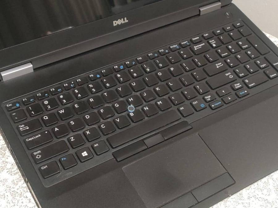 Dell Latitude 5570 Intel Core i7 CPU 8GB DDR4 RAM 256GB M.2 SSD Radeon 2GB R7 M360 Graphics Win 10