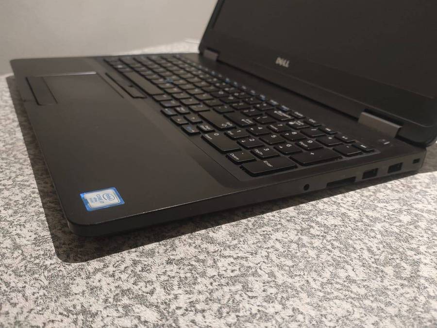 Dell Latitude 5570 Intel Core i7 CPU 8GB DDR4 RAM 256GB M.2 SSD Radeon 2GB R7 M360 Graphics Win 10