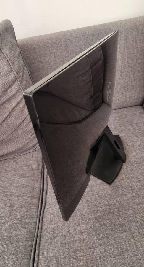 Dell SE2719H, a 27-inch Boarderless Full HD IPS Monitor: