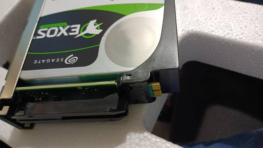 10TB Seagate Exos X16 ST6000NM002G 10TB SAS DRIVE