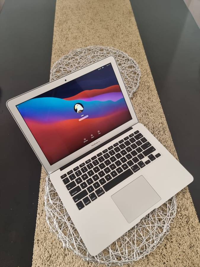 MacBook Air 2014 13" in Working condition on battery Service Recommended