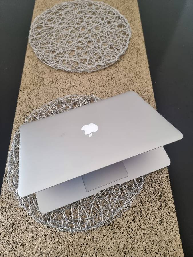 MacBook Air 2014 13" in Working condition on battery Service Recommended