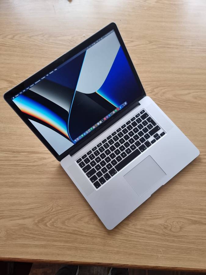 MacBook Pro (Retina, 15-inch, Mid 2015) Model, Core i7 Quard-Core CPU, 16GB Ram, 512GB SSD
