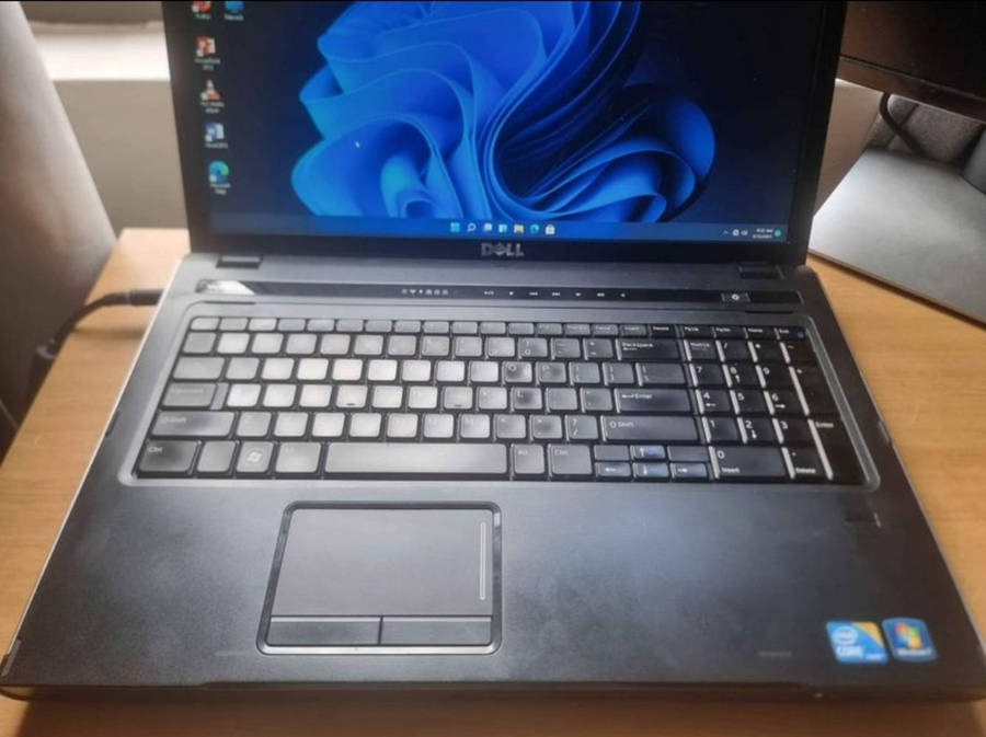 17 3inch screen core i7 dell vostro 3700 laptop 8gb ram500gb