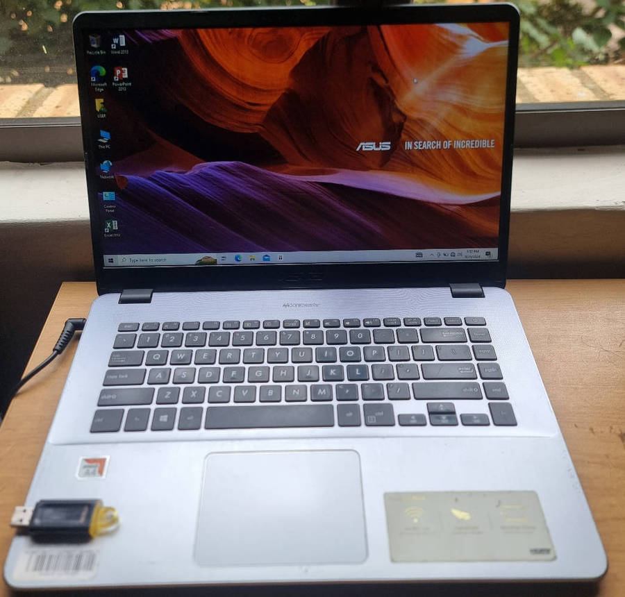 Asus vivobook amd radeon R3 laptop 8gb ram,500gb