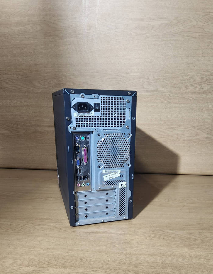 Proline Core2Quad Q8300 at 2.50GHz 2GB RAM/250GB HDD & DVD RW