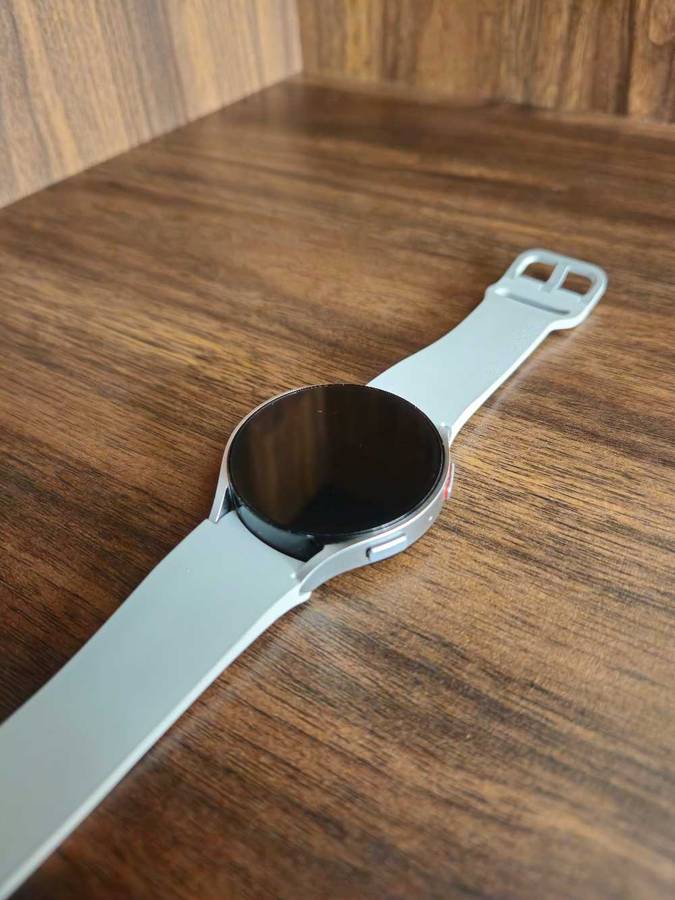 Samsung Galaxy Watch 6 44mm LTE (Silver) + Extra Strap & Protective Cover