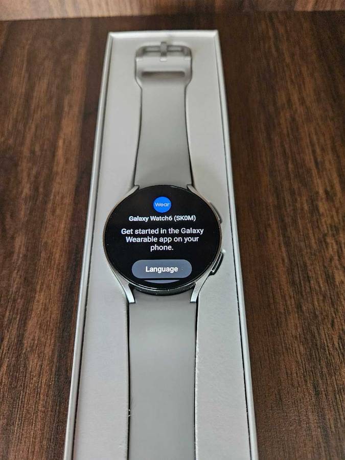 Samsung Galaxy Watch 6 44mm LTE (Silver) + Extra Strap & Protective Cover
