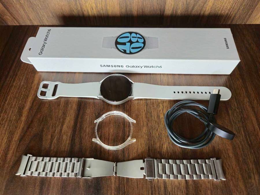 Samsung Galaxy Watch 6 44mm LTE (Silver) + Extra Strap & Protective Cover