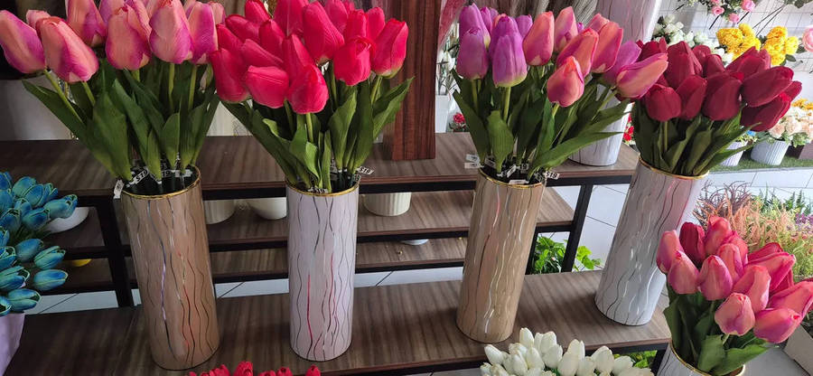 Modern Minimalist Cylindrical Decorative Vase  Sleek Floral Design, Ideal for Table Décor & Home Ac