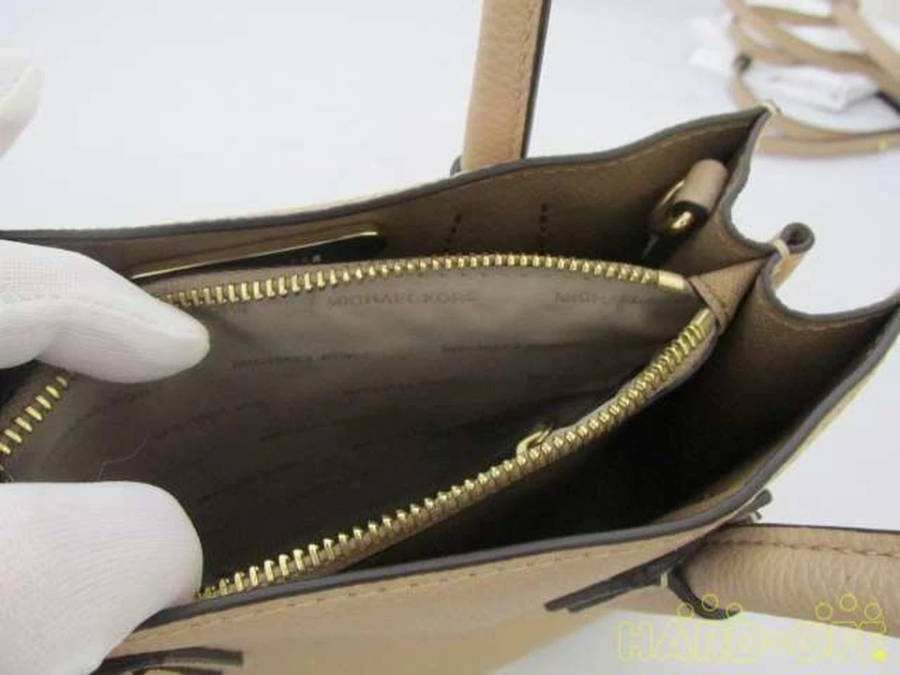 MICHAEL KHORS MEDIUM MERILYN SAFFIANO TOTE BAGS