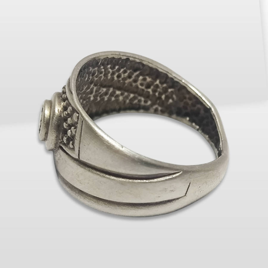 925 Silver Ring With Miniature Diamond