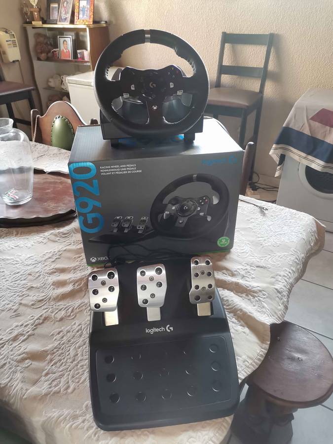 Logitech G920 Driving Force Racing Wheel