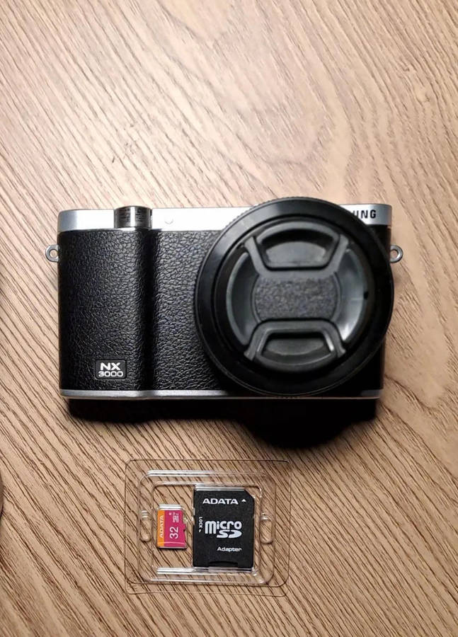 Pristine SAMSUNG NX3000 MIRRORLESS CAMERA Bundle
