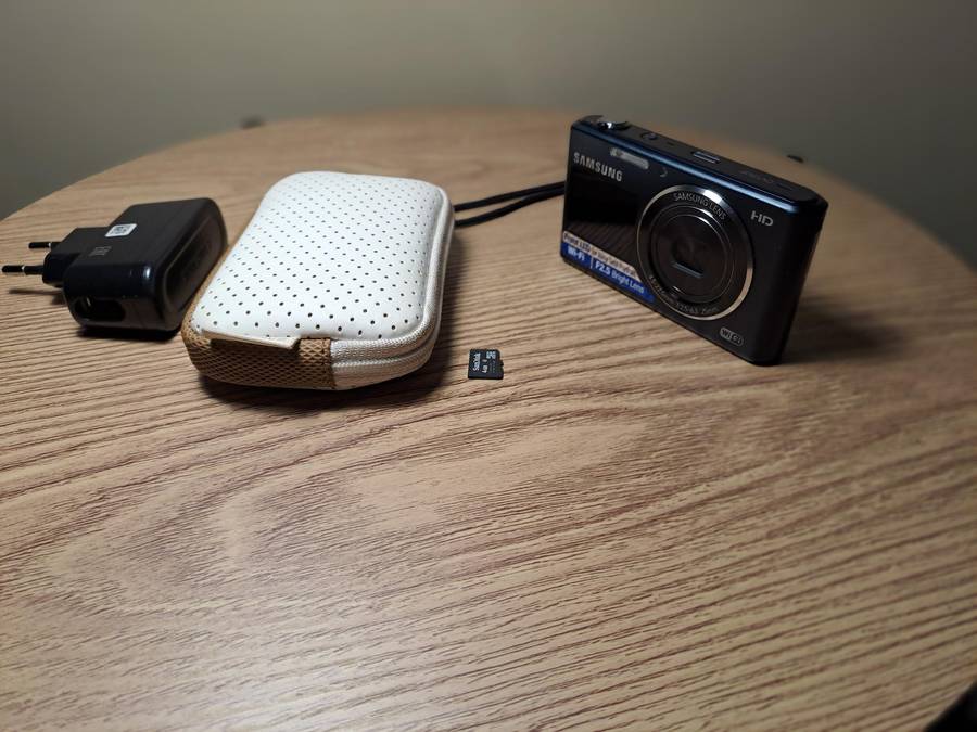 Samsung DV150 digital camera