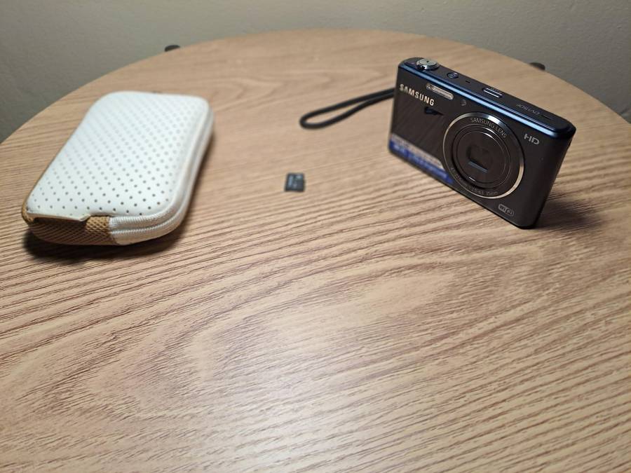 Samsung DV150 digital camera