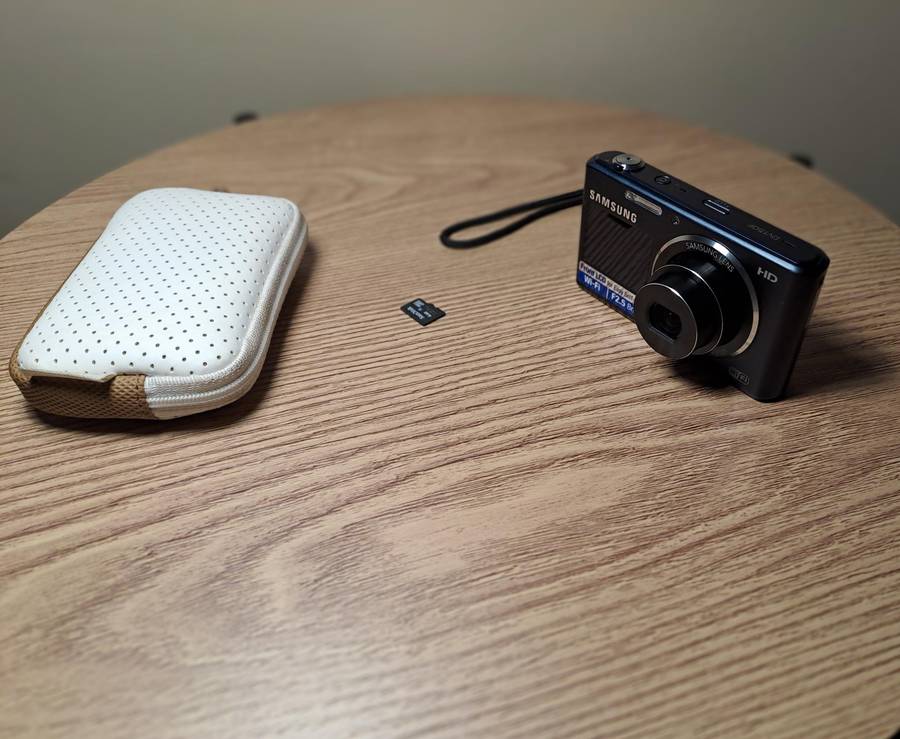 Samsung DV150 digital camera