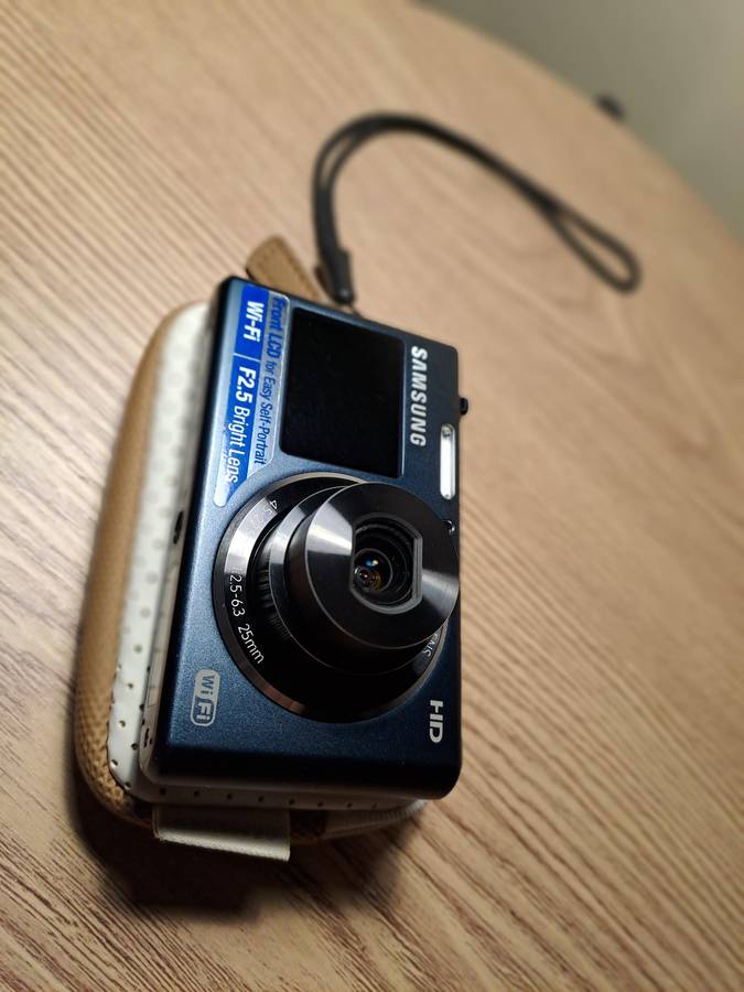 Samsung DV150 digital camera