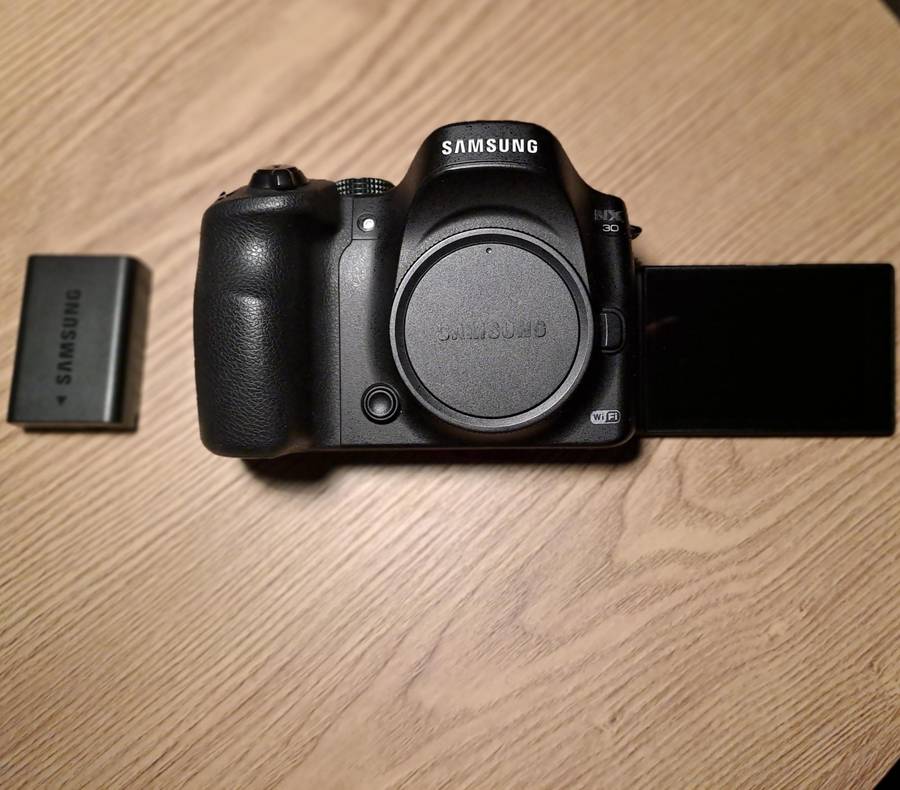 NEW Samsung NX30 Camera Body+2X BATTERY+STRAP+BAG