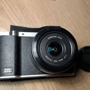 Pristine SAMSUNG NX3000 MIRRORLESS CAMERA Bundle