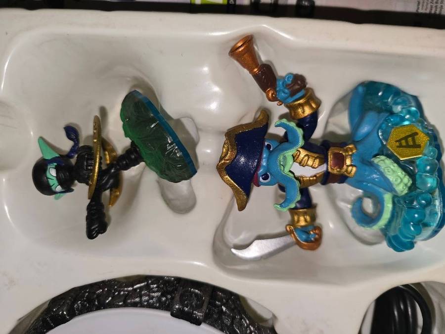 Skylanders Starter Pack Bundle  Wii Edition