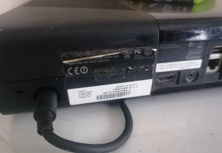 XBOX 360 CONSOL WITH 6 GAMES AND KINECT