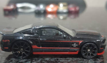 HOT WHEELS '10 FORD SHELBY GT 500
