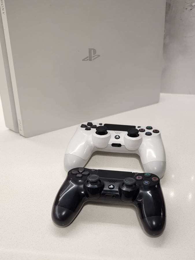 Sony PlayStation 4 Slim 500GB White Console Bundle + 2 Controllers + 7 Games
